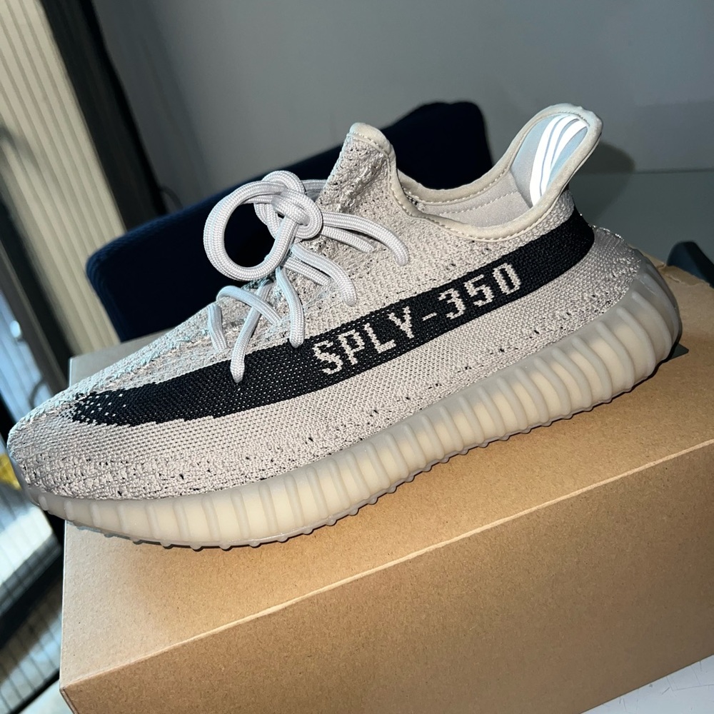 Yeezys 350 Men's size 9
